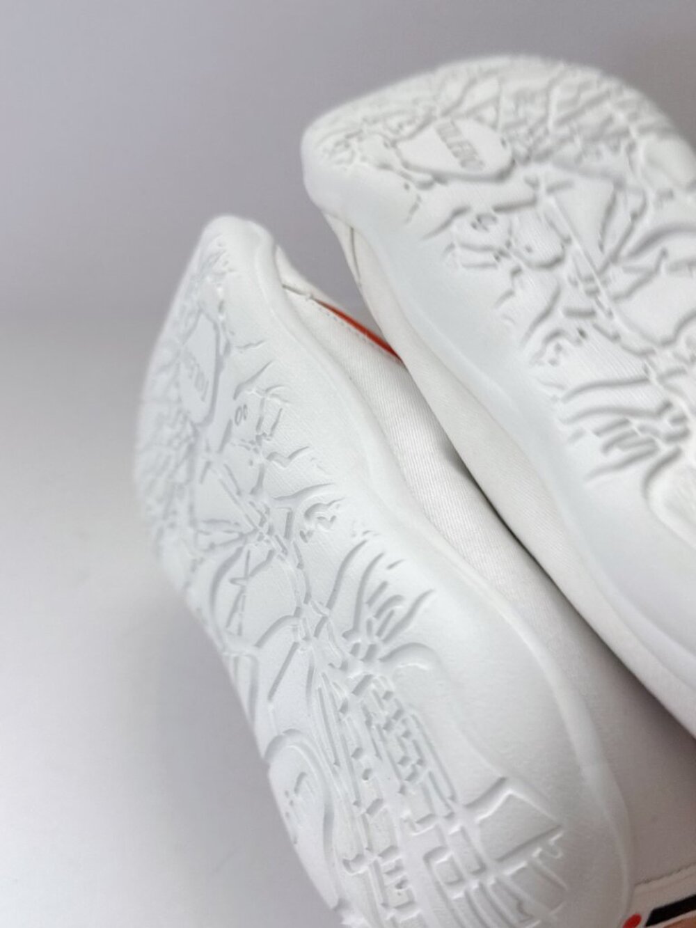 Women’s Size 8 UIN Toledo White Canvas Slip-On Shoes Comfort Travel Flats - Picture 8 of 12